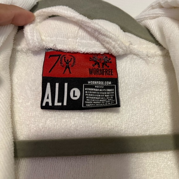MUHAMMAD ALI’s 70th ANNIVERSARY TRIBUTE ROBE- WHITE HOODED ROBE UNISEX-L - Picture 4 of 6